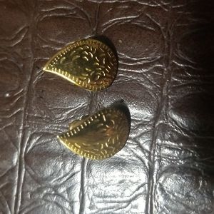 Tear drop earing not montana silversmiths but could bit style